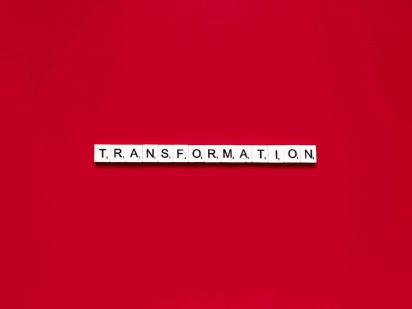 How to Select the Perfect Matte Lipstick for a Day-to-Night Transformation?